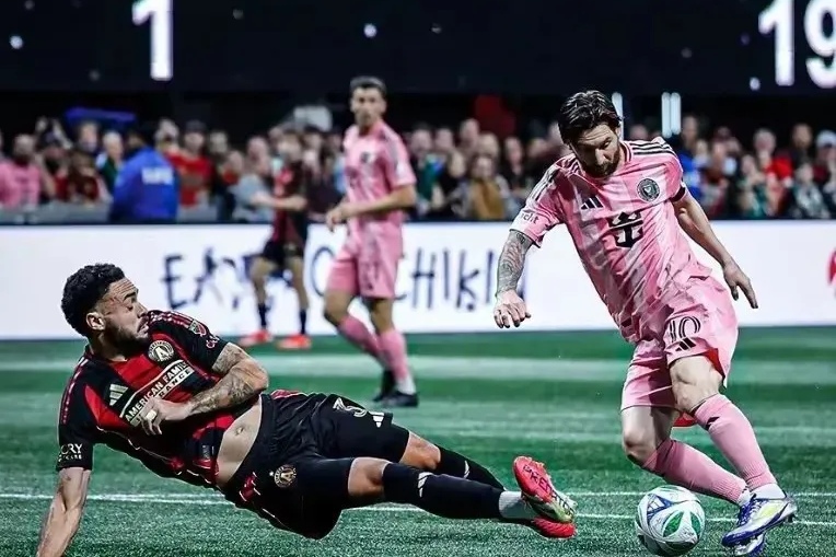 梅西意外战胜巴塞罗那,出色防守引爆全场!上演精彩一战 梅西意外战胜巴塞罗那,出色防守引爆全场!上演精彩一战