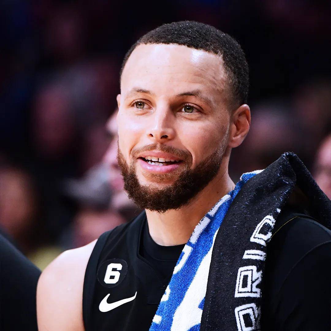 重返赛场引发热议！，库里在FPX比赛中爆冷气势如虹延续