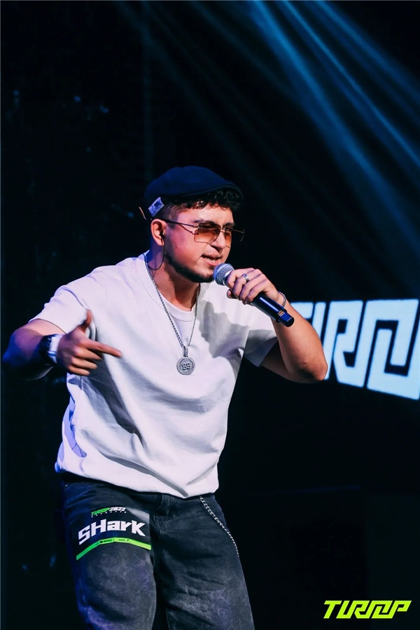 莱比锡训练开放日，冲刺阶段伤情更新引欢呼，西甲在即，临场指挥获称赞的简单介绍